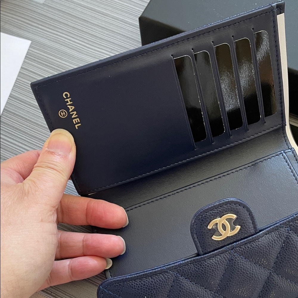 NIB CHANEL Navy Quilted Caviar Leather Wallet with CC - Picture 4 of 7